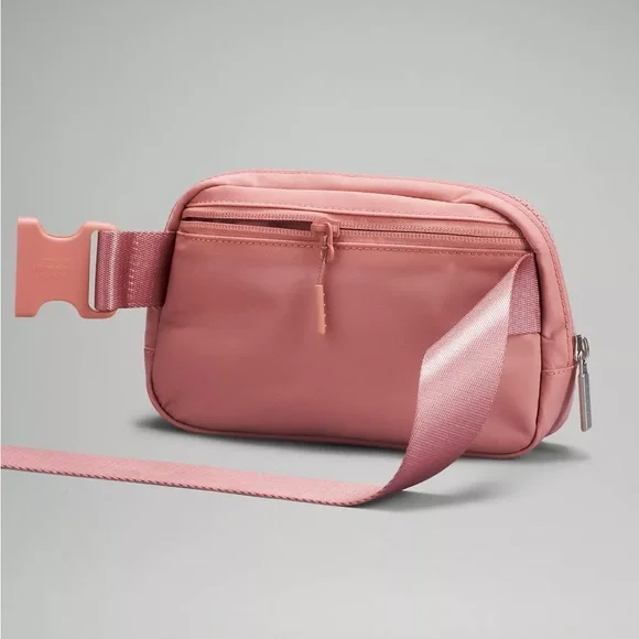Lululemon Pale Pink Everywhere Belt Bag, NWT - Picture 5 of 9